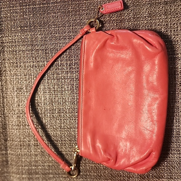 This is a Coral Coach Clutch.It is slightly used, but the perfect bag for summer - Picture 2 of 5